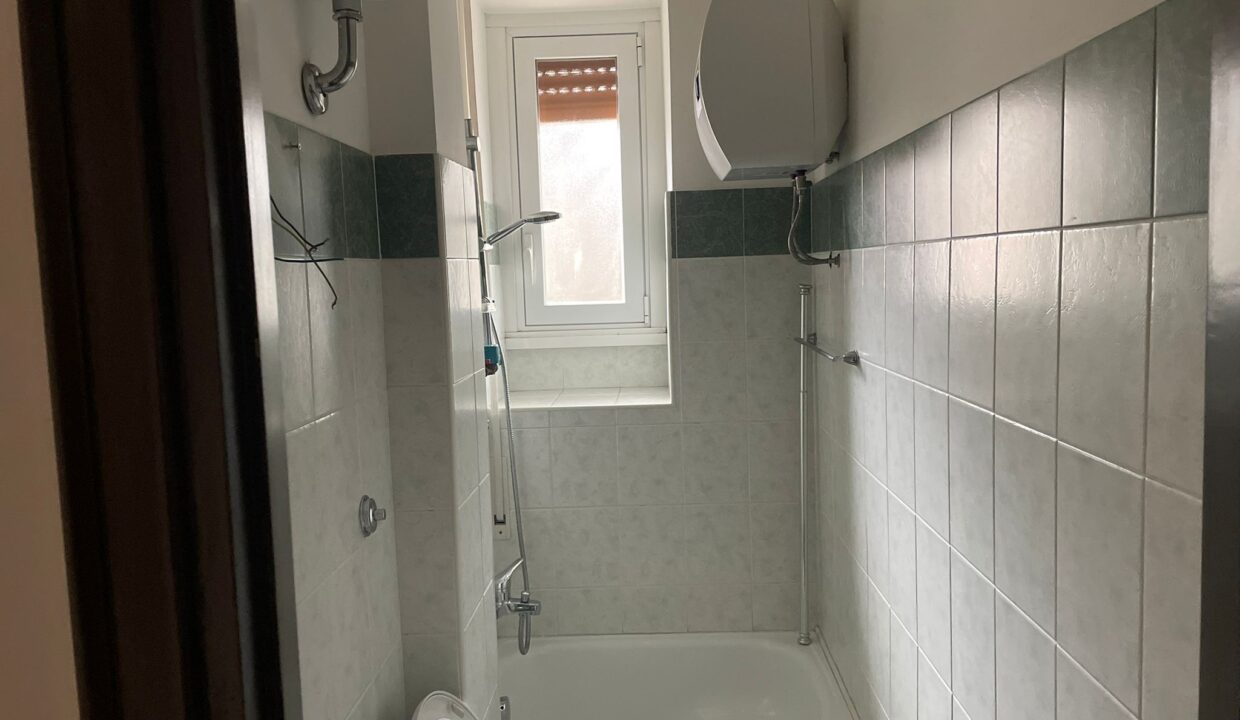 Bagno di servizio zona servizi 2 di 2